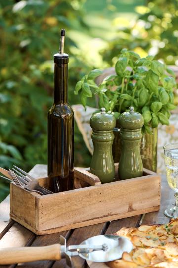 Oil/vinegar bottle olive green w/closure cap 390 ml